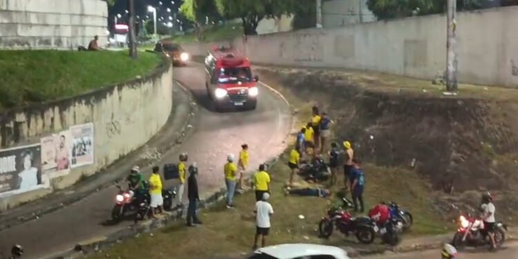 Motociclista fica ferido após perder controle da moto na avenida dos Franceses, em Manaus