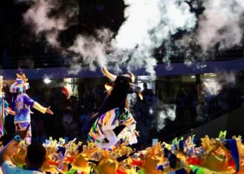 Caprichoso abre terceira noite com 'Auto do Boi' e celebra a cultura popular do Norte