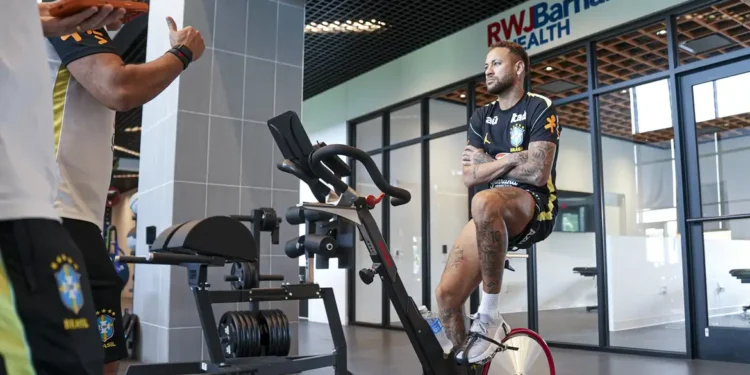 Copa do Mundo: exames de Neymar apontam ‘boa evolução’, afirma CBF