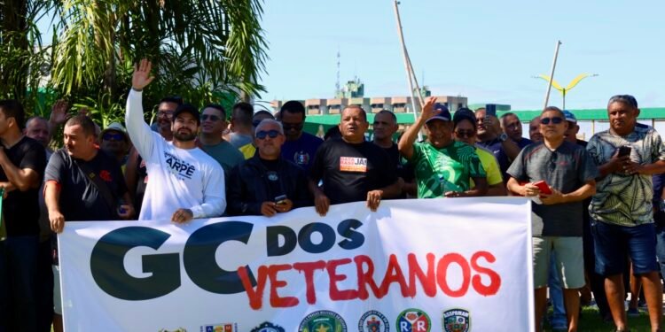 Policiais Militares realizam manifestação - (Foto: Tunico Santos - Rios de Notícias)