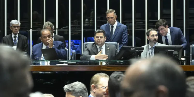 Senado anula norma sobre aborto legal em crianças vítimas de estupro