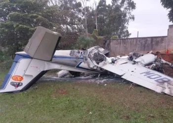 Queda de bimotor deixa dois mortos em Marília, interior de São Paulo