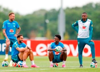Brasil inicia preparação para oitavas da Copa contra Noruega
