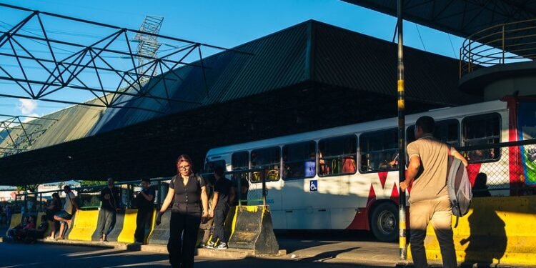 Fala Manaus: passageiros reclamam de lotação, atrasos e falta de manutenção nos ônibus