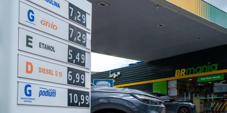 Aumento no preço da gasolina em Manaus provoca reação na CMM e do Procon-AM