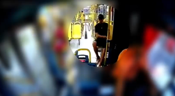 Armado, homem rende motorista e rouba ônibus da linha 515 no Centro de Manaus; polícia divulga imagem