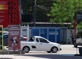 Motoristas reclamam da alta da gasolina e cobram medidas contra reajuste em Manaus