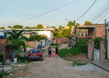 Fala Manaus moradores rebatem fala de David Almeida e mostram abandono em ruas do Novo Aleixo