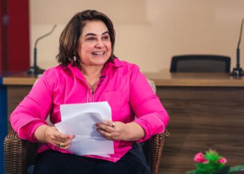 Por que a única mulher na disputa pelo governo precisa reafirmar sua candidatura? Professora Maria do Carmo responde e especialista avalia