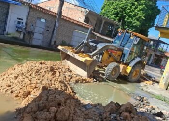 Obras na rua Novo Aleixo