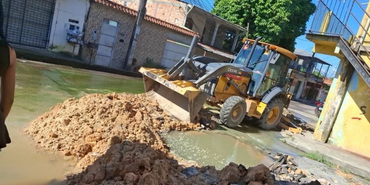Obras na rua Novo Aleixo