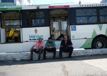 Paralisação dos ônibus repercute nas redes sociais e internautas se dividem sobre greve