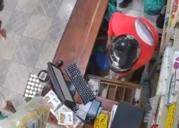 Suspeitos armados invadem comércio durante assalto em Maués