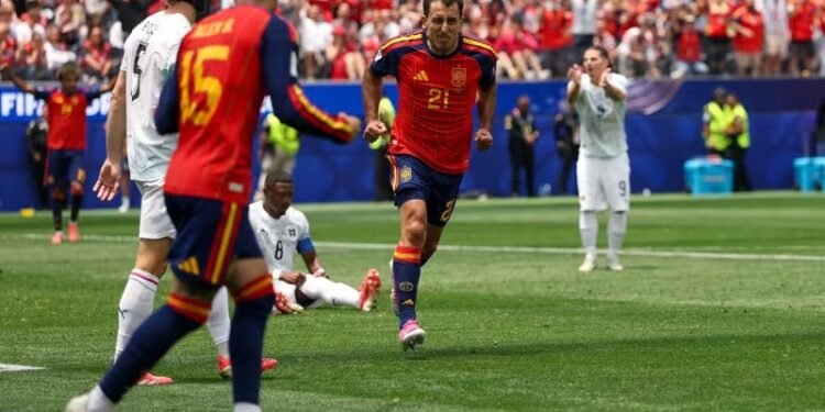 Espanha vence a Áustria e avança às oitavas da Copa do Mundo