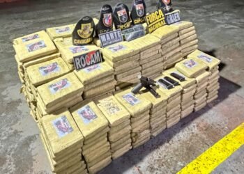 Confronto entre traficantes e piratas leva polícia a apreender carga milionária de drogas no Amazonas