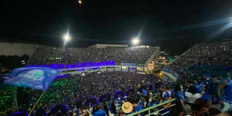 Caprichoso celebra 27º título com Festa da Vitória e lota Sambódromo de Manaus