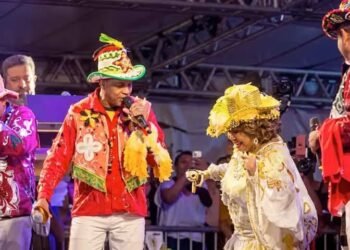 Alcione sofre queda durante show em São Luís, mas segue apresentação e tranquiliza fãs