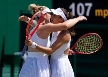 Luisa Stefani encerra jejum de 59 anos e avança à final de duplas em Wimbledon