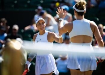 Brasileira Luisa Stefani é vice-campeã nas duplas em Wimbledon