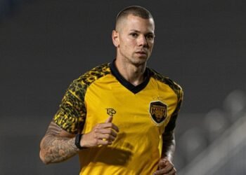 ‘Querem tirar o foco do real problema’: staff de zagueiro rebate publicação do Amazonas FC