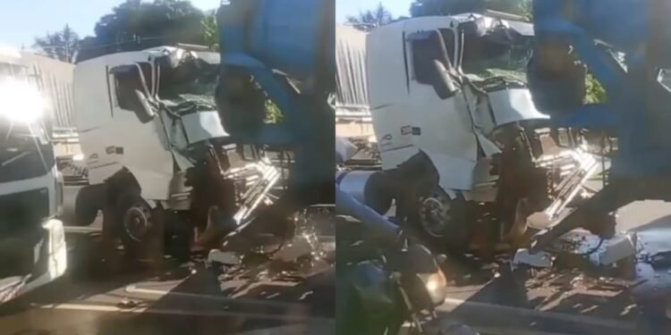 Caminhão fica com cabine destruída após grave acidente no Tarumã, em Manaus