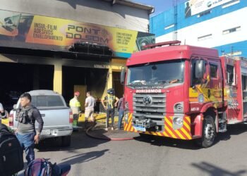 Incêndio atinge loja de acessórios automotivos na zona Norte de Manaus
