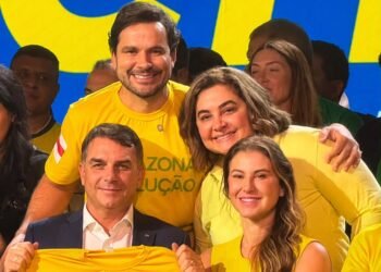 Professora Maria do Carmo participa de convenção nacional do PL que oficializa Flávio Bolsonaro como candidato à Presidência