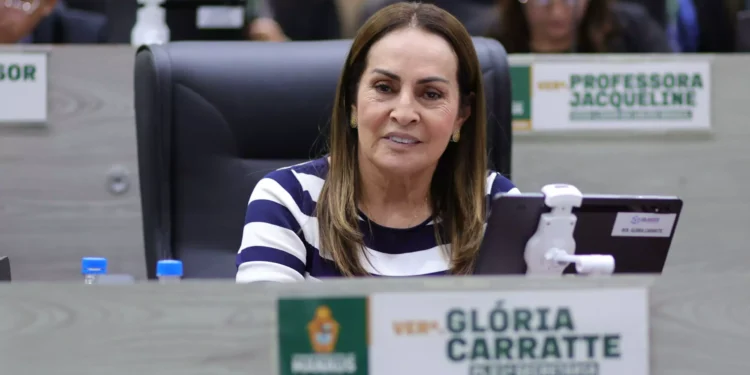 Presidente do TSE derruba decisão do TRE-AM e mantém Glória Carratte no cargo de vereadora em Manaus