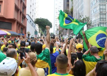 direita-supera-esquerda-brasil