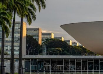 Congresso se aproxima do recesso sem votar PEC 6×1 e PL da Misoginia