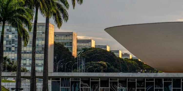 Congresso se aproxima do recesso sem votar PEC 6×1 e PL da Misoginia