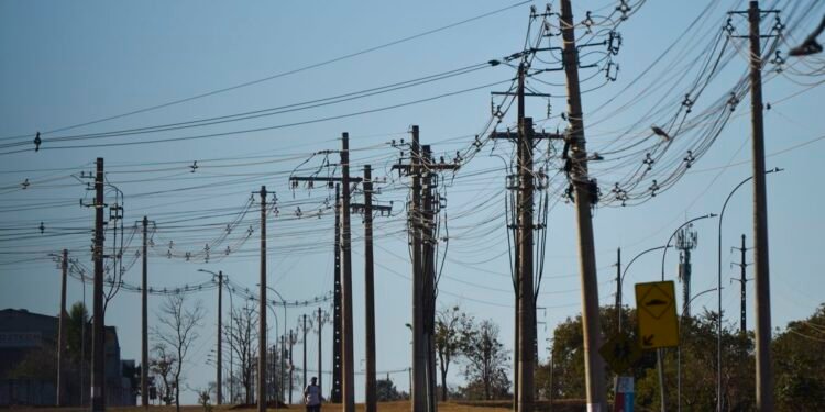 Número de acidentes com a rede elétrica cresceu no Brasil em 2025