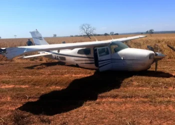 FAB intercepta aeronave suspeita vinda da Bolívia