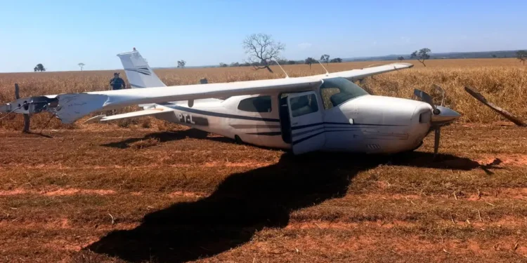 FAB intercepta aeronave suspeita vinda da Bolívia