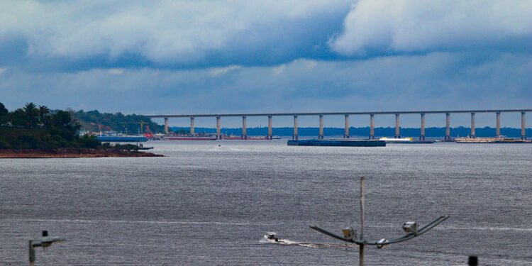 Rio Negro recua 61 centímetros em uma semana com avanço da vazante em Manaus