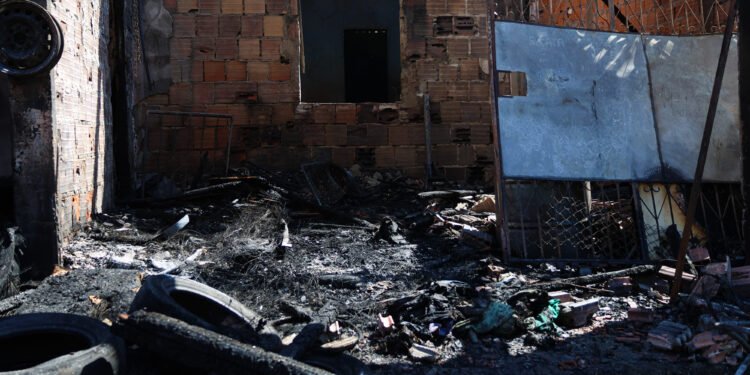Defesa Civil alerta para riscos de incêndios e orienta população sobre cuidados com a fumaça