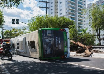 ônibus acidente