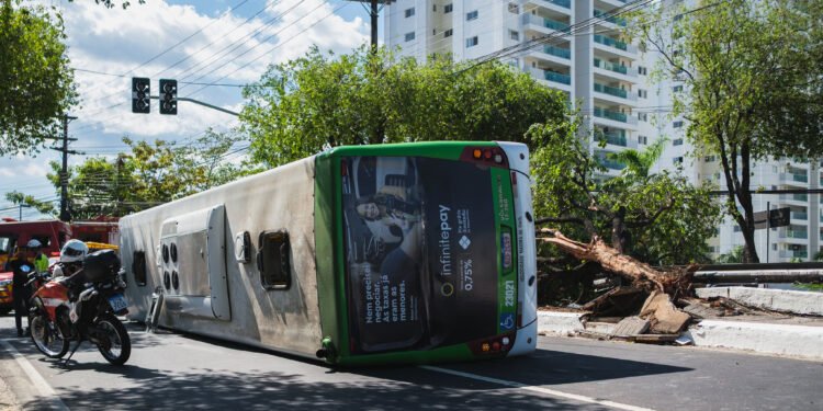 ônibus acidente