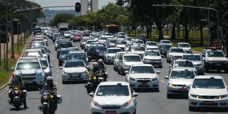 Crédito para carros de aplicativo tem teto elevado para R$ 200 mil