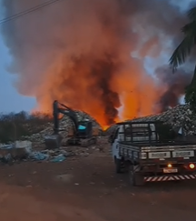Incêndio atinge lixão de Iranduba e espalha fumaça no Ramal do Janauari