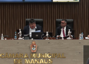 ‘Aqui é a Câmara que é proibido o secretário municipal vir’, diz Zé Ricardo em crítica a David Reis