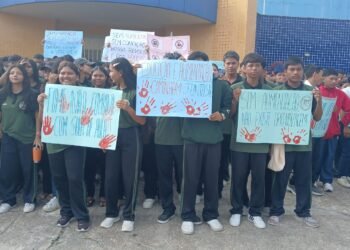 ESTUDANTES