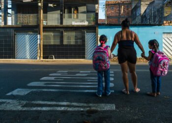 Fala Manaus crise na limpeza afeta rotina e reduz aulas em escolas municipais