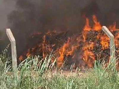 Incêndio em lixão de Iranduba continua ativo há mais de 20 horas e moradores cobram ajuda