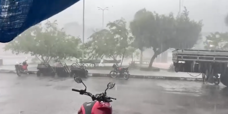 Manicoré registra chuva de granizo no dia mais quente do ano