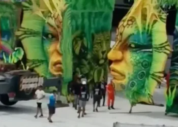 Trabalhador cai de guindaste durante montagem de alegoria para Festival de Cirandas em Manacapuru