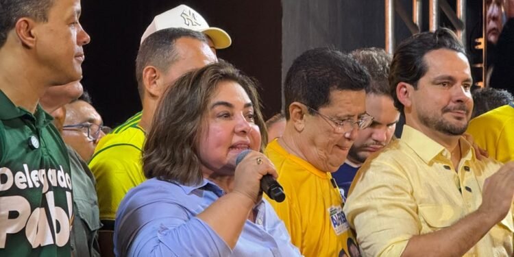 Professora Maria do Carmo manda recado à oposição em convenção do PL: 'disseram que ela não vinha, olha eu aqui'