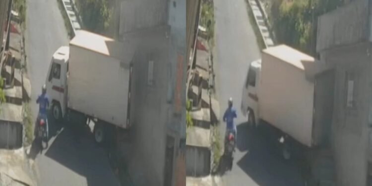Caminhão perde o controle em ladeira e colide contra residência na zona Norte de Manaus