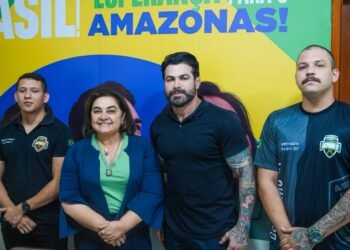 Maria do Carmo assina Carta Compromisso para chamamento de aprovados no Concurso da PM-AM