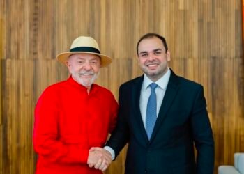 Em meio à crise na saúde, Roberto Cidade publica foto com Lula e fala em ‘diálogo’ pelo Amazonas